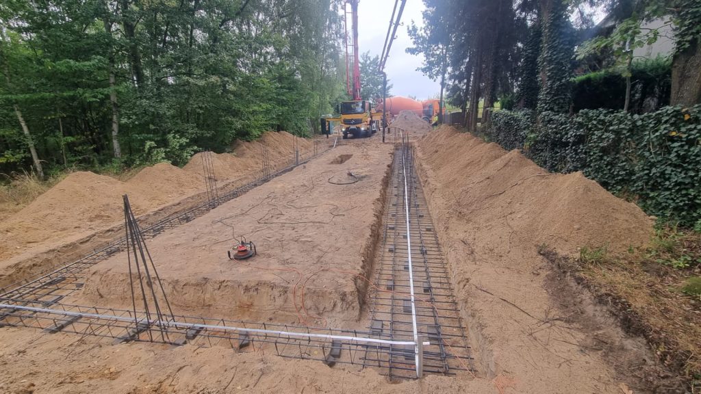 budynek usługowo-biurowy w budowie w Suchym lesie, o powierzchni 250m²