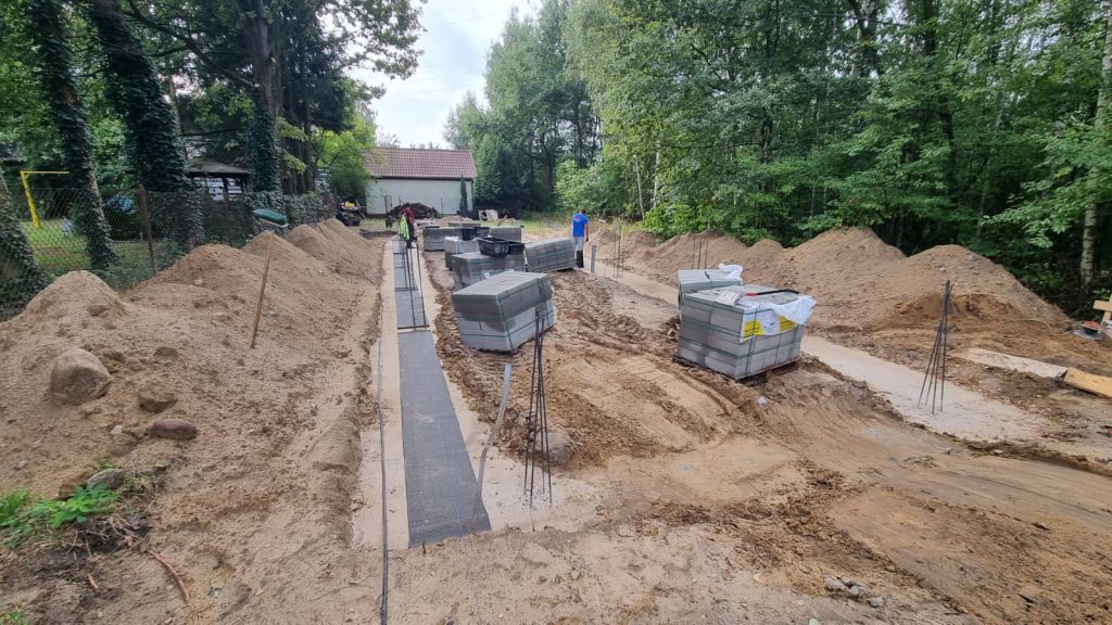 budynek usługowo-biurowy w budowie w Suchym lesie, o powierzchni 250m²