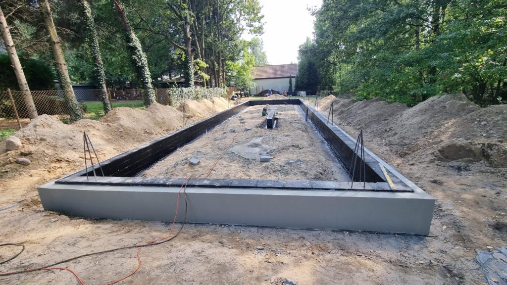 budynek usługowo-biurowy w budowie w Suchym lesie, o powierzchni 250m²