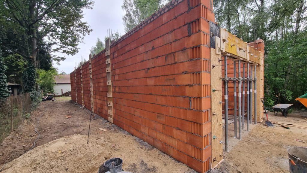 budynek usługowo-biurowy w budowie w Suchym lesie, o powierzchni 250m²