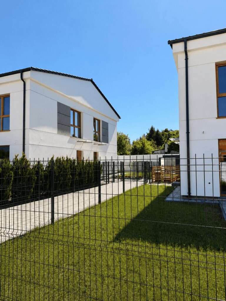 Ogródek przy gotowym domu w Oazie Jelonek