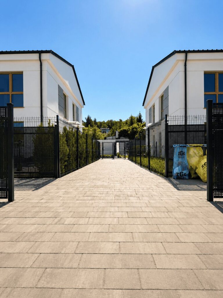 Dojście do domu w ukończonym etapie Oazy Jelonek